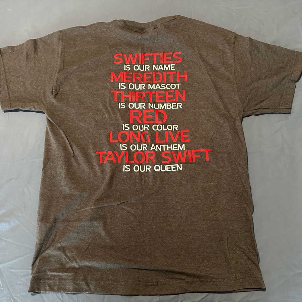 Hanes Gray Taylor Swift Graphic Tee with Red Text‎